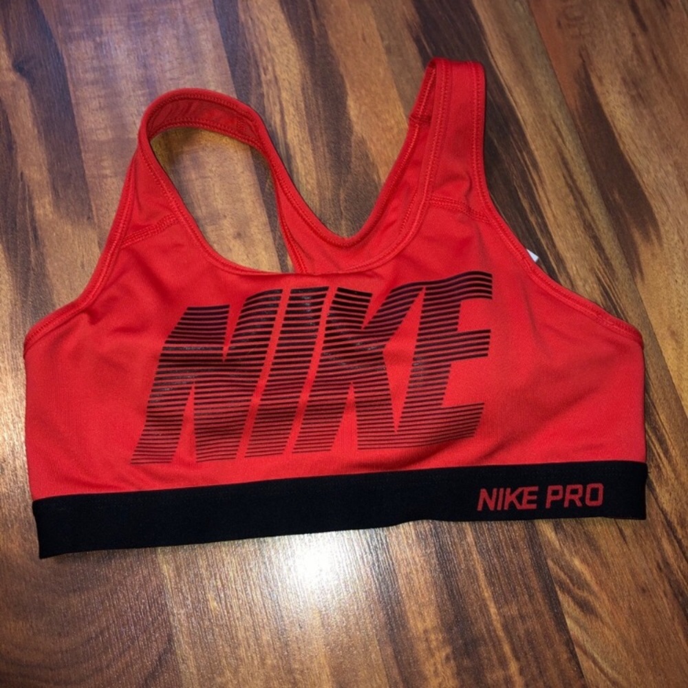 ISO this exact style in medium size:)